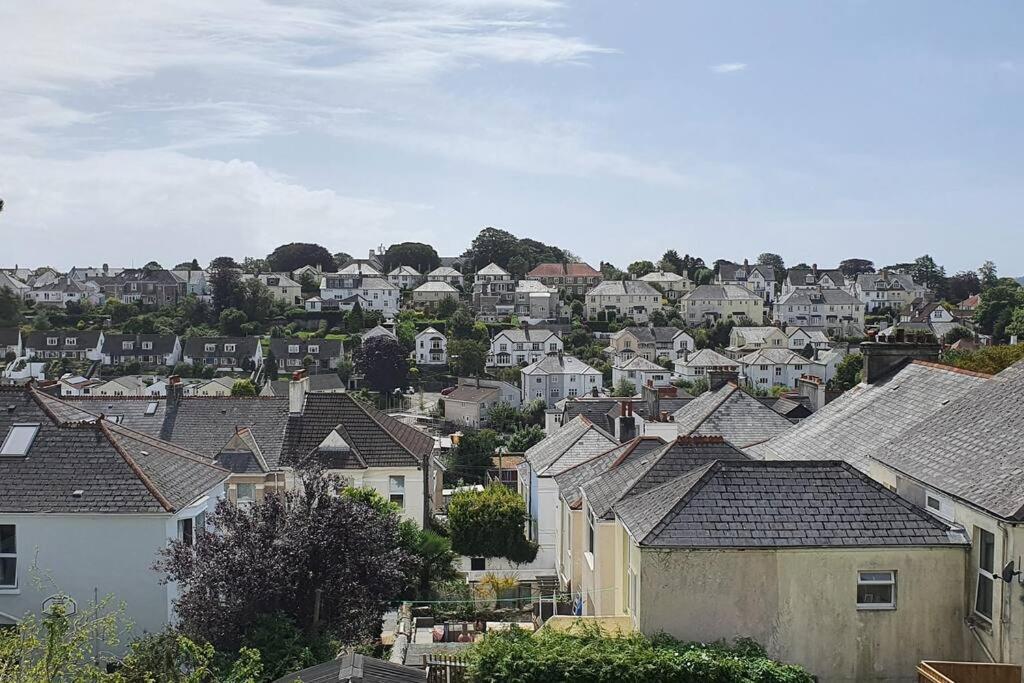 Stylish, Comfortable Apartment With Balcony Plymouth Esterno foto