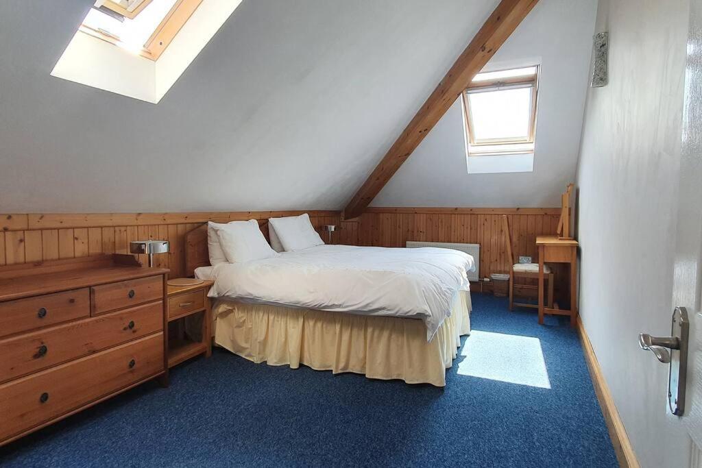 Stylish, Comfortable Apartment With Balcony Plymouth Esterno foto